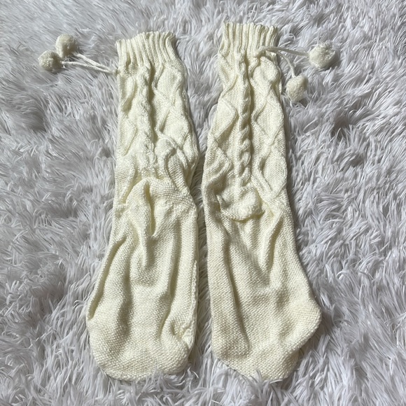 Cream - Cable knit socks with pom poms - Picture 7 of 7